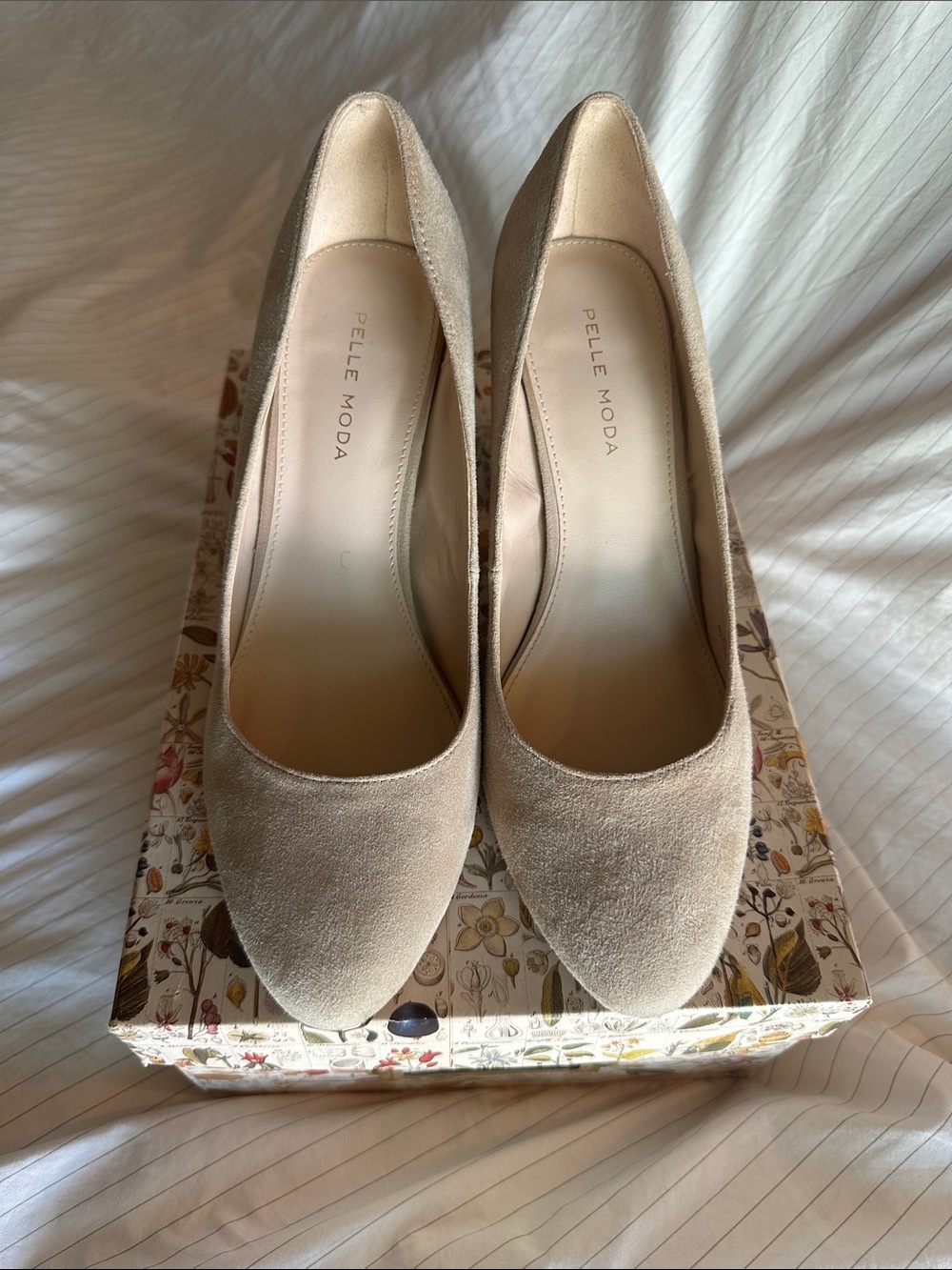 Pelle Moda Taupe Suede Round-Toe Pumps - 8.5